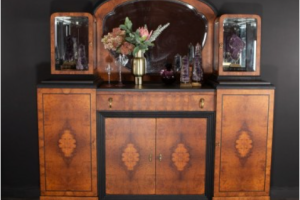 Buffet en loupe années 30 , miroir central et deux vitrines